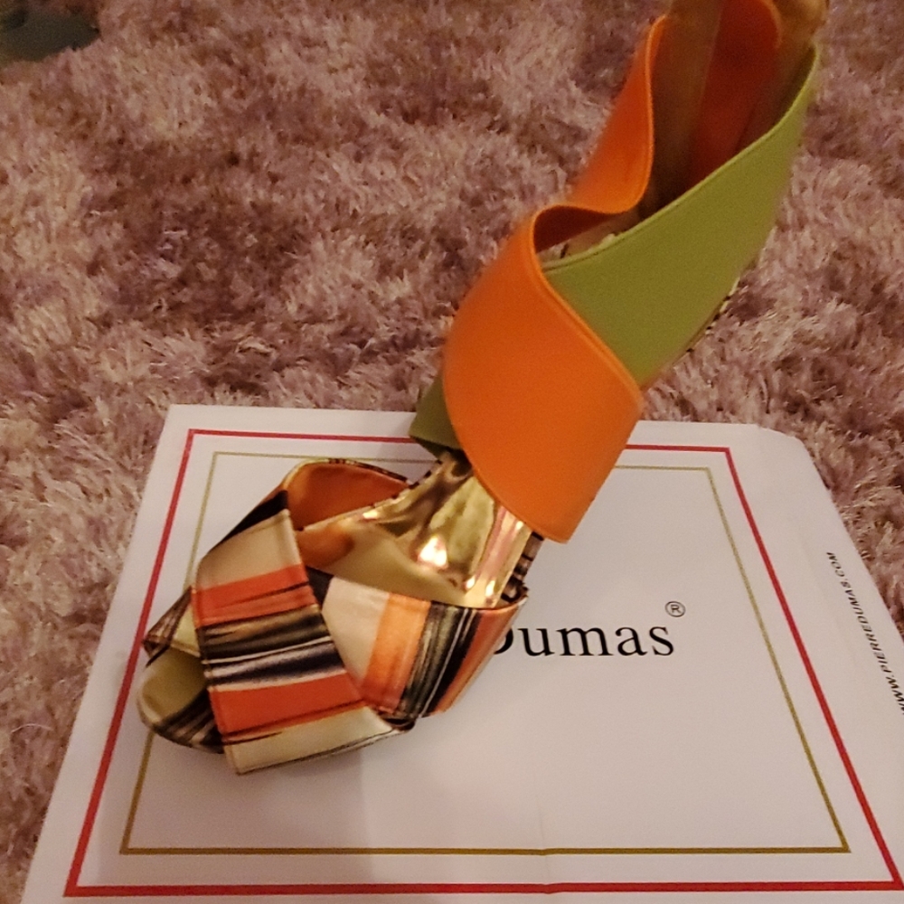 Multi colored heel, low heel comfort straps